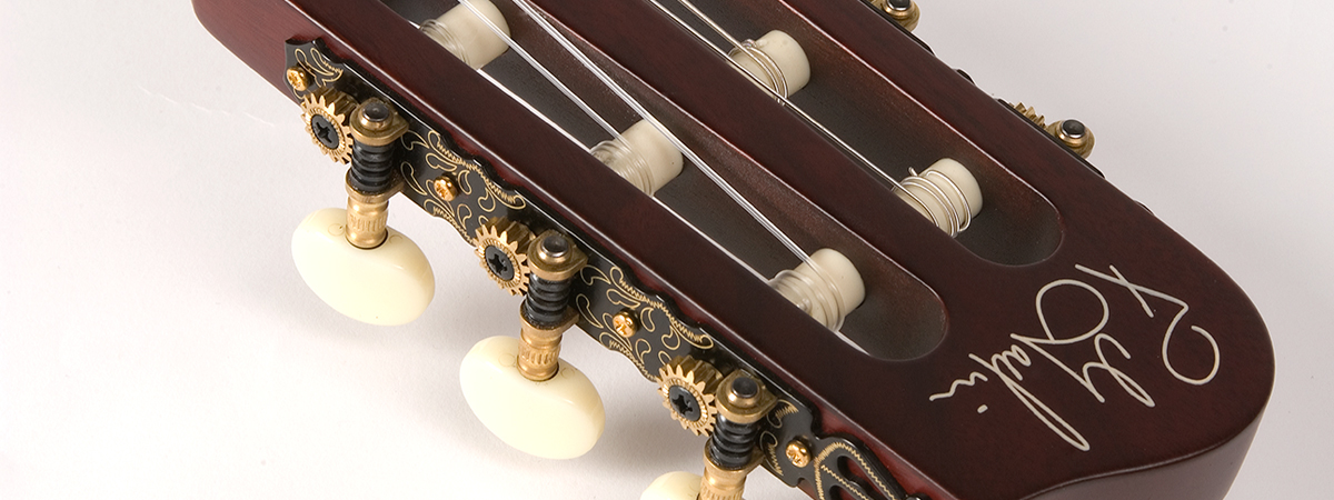 multiac_nylon_encore_35045_headstock